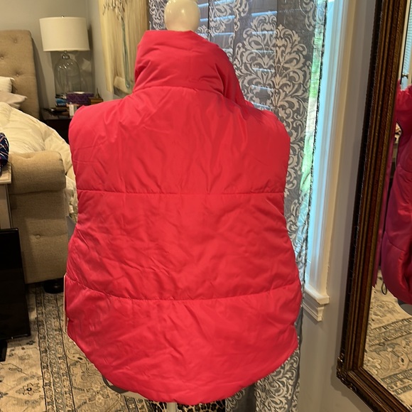Reversible pink puffer vest medium NWT - Picture 3 of 6